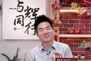 ?把苏亚雷斯牙齿都笑出来了！梅西和苏亚雷斯交谈，后者大笑